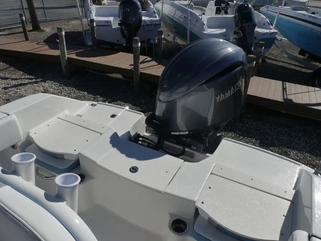 Slide: The Image of 2026 Robalo R180 Center Console with Yamaha outboard motor. - 18