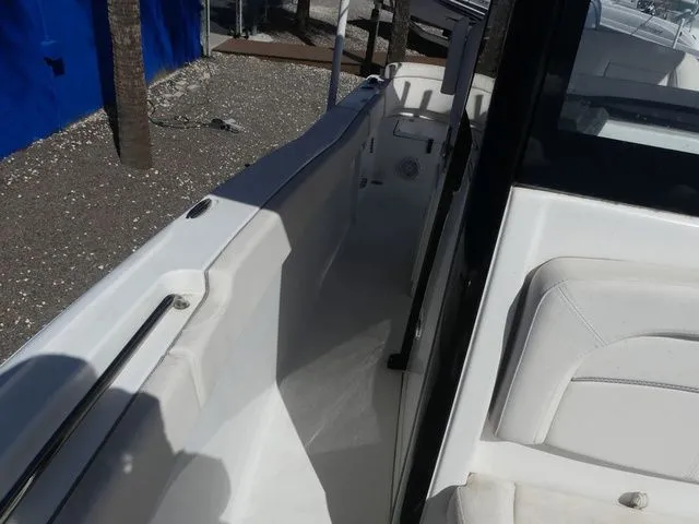 Slide: The Image of Sea Hunt Ultra 239 SE 2023 - 14