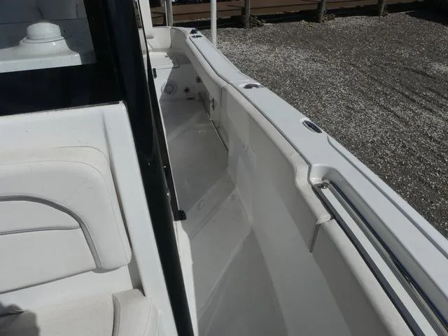 Slide: The Image of Sea Hunt Ultra 239 SE 2023 - 15