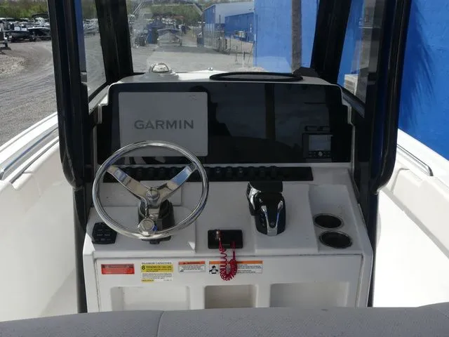 Slide: The Image of Sea Hunt Ultra 239 SE 2023 - 18