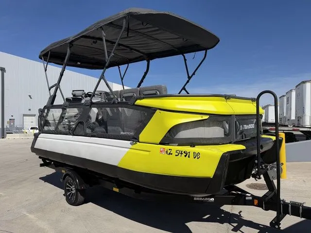 Slide: The Image of Sea-Doo Switch Cruise 21 2022 - 2