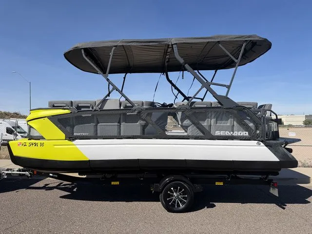 Slide: The Image of Sea-Doo Switch Cruise 21 2022 - 3