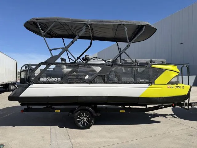 Slide: The Image of Sea-Doo Switch Cruise 21 2022 - 4