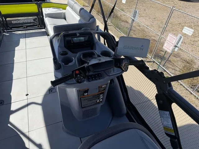 Slide: The Image of Sea-Doo Switch Cruise 21 2022 - 9