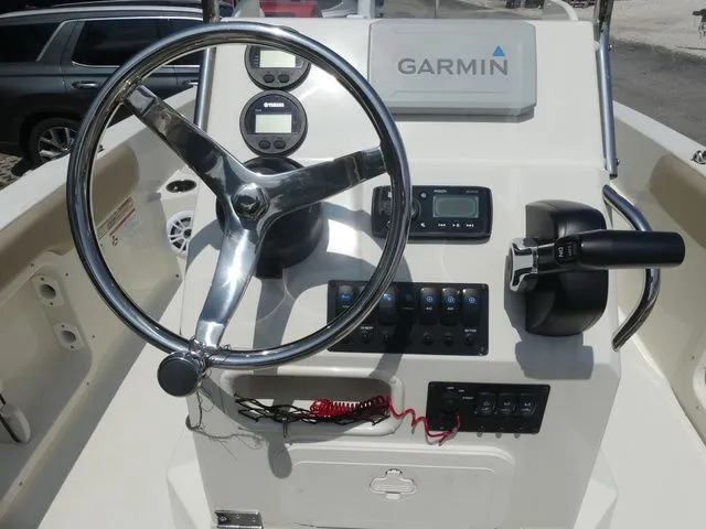 Slide: The Image of Stingray 186 CC 2019 - 10