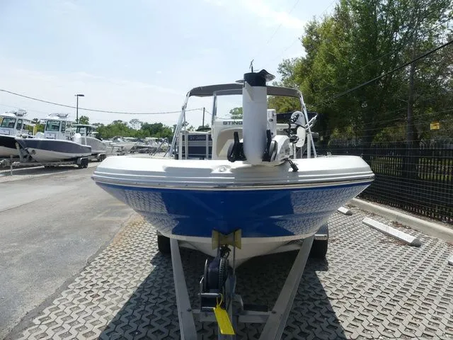 Slide: The Image of Stingray 186 CC 2019 - 3