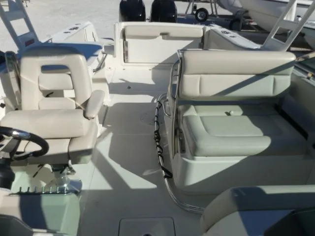 Slide: The Image of Boston Whaler 270 Vantage 2014 - 11