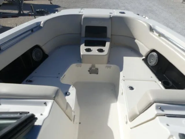 Slide: The Image of Boston Whaler 270 Vantage 2014 - 14