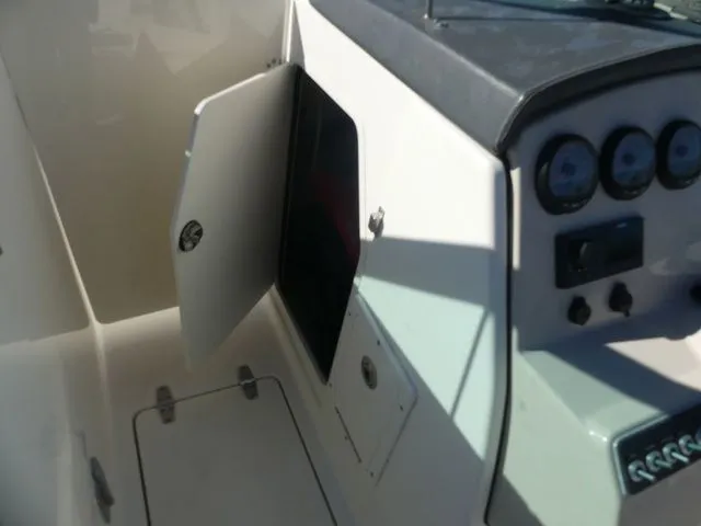 Slide: The Image of Boston Whaler 270 Vantage 2014 - 17