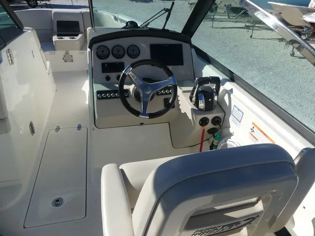 Slide: The Image of Boston Whaler 270 Vantage 2014 - 4