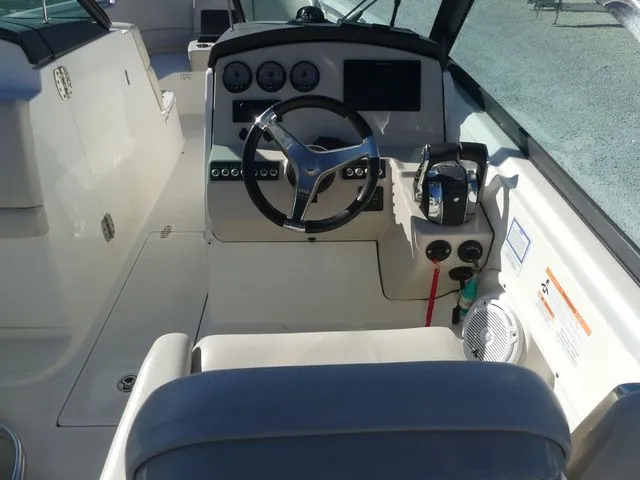 Slide: The Image of Boston Whaler 270 Vantage 2014 - 5