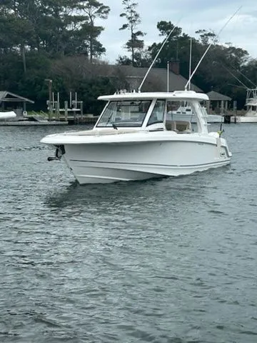 The Image of Boston Whaler 350 Realm 2024 - 1