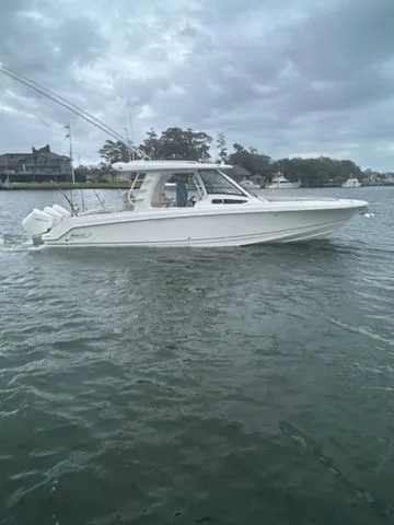 Slide: The Image of Boston Whaler 350 Realm 2024 - 10