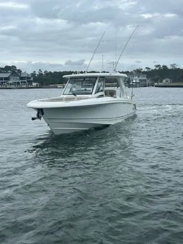 Slide: The Image of Boston Whaler 350 Realm 2024 - 13