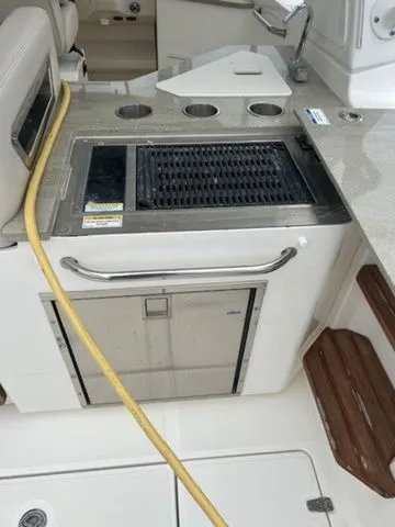 Slide: The Image of Boston Whaler 350 Realm 2024 - 21