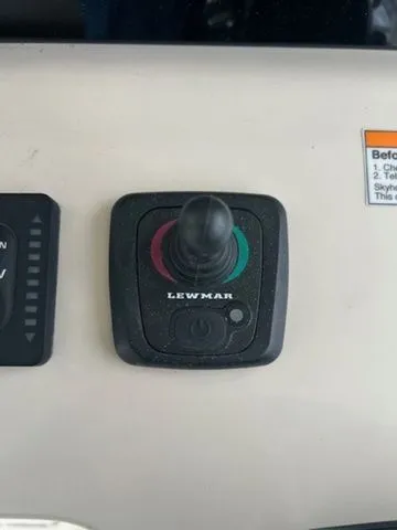 Slide: The Image of Boston Whaler 350 Realm 2024 - 24