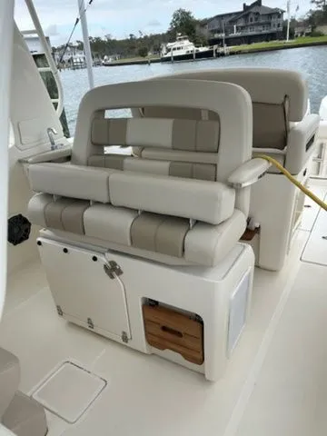 Slide: The Image of Boston Whaler 350 Realm 2024 - 27