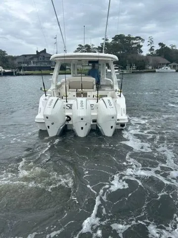 Slide: The Image of Boston Whaler 350 Realm 2024 - 3