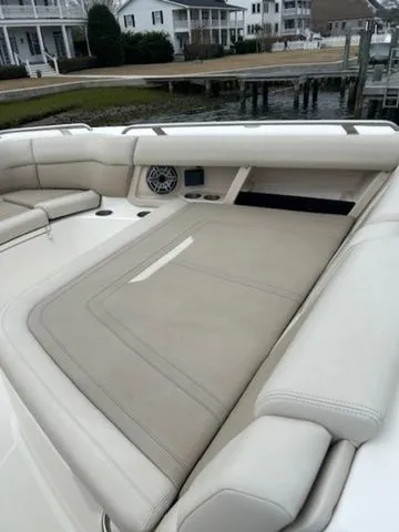 Slide: The Image of Boston Whaler 350 Realm 2024 - 31