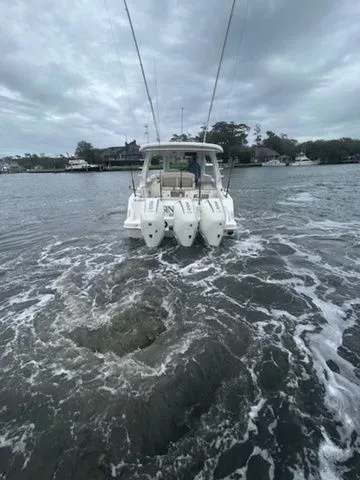 Slide: The Image of Boston Whaler 350 Realm 2024 - 4