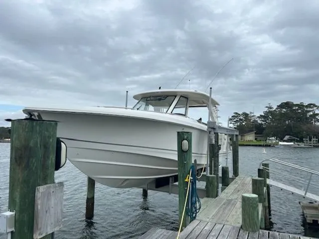 Slide: The Image of Boston Whaler 350 Realm 2024 - 42