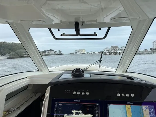 Slide: The Image of Boston Whaler 350 Realm 2024 - 44