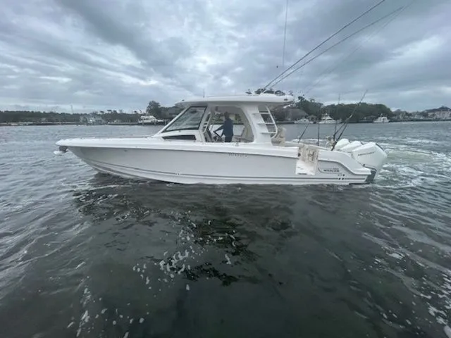 Slide: The Image of Boston Whaler 350 Realm 2024 - 5