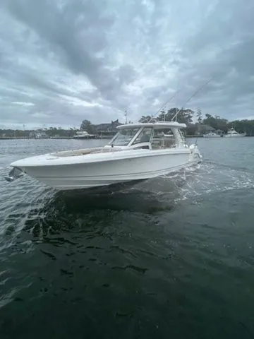 Slide: The Image of Boston Whaler 350 Realm 2024 - 6