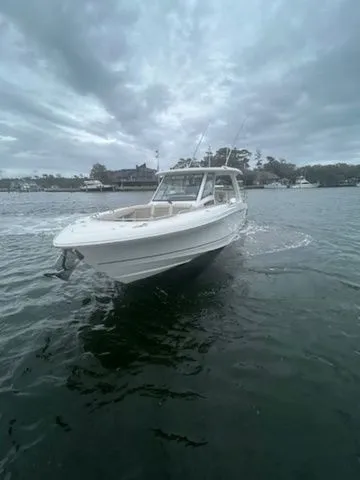 Slide: The Image of Boston Whaler 350 Realm 2024 - 7