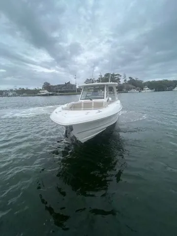 Slide: The Image of Boston Whaler 350 Realm 2024 - 8