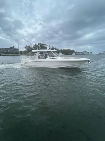 Slide: The Image of Boston Whaler 350 Realm 2024 - 9