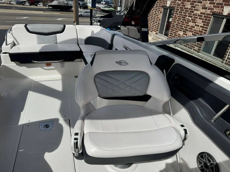 Slide: The Image of Chaparral 29 Surf 2020 - 15