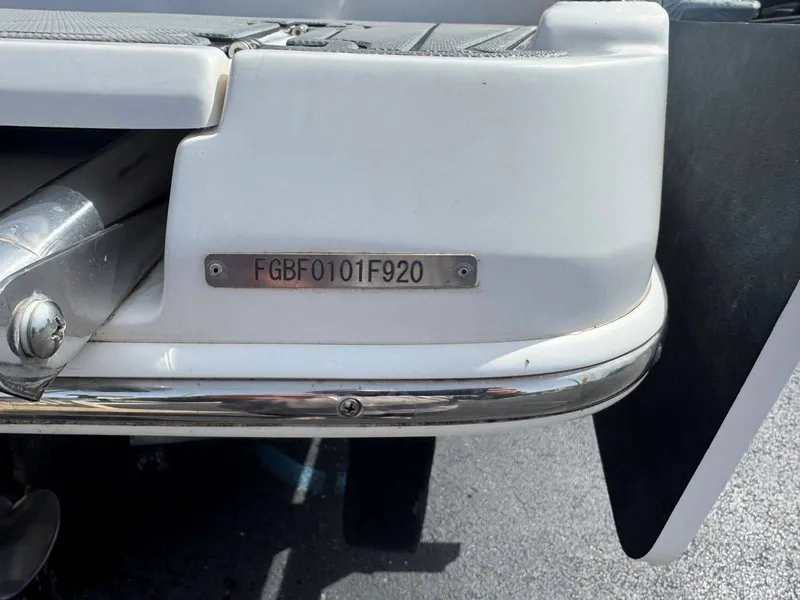 Slide: The Image of Chaparral 29 Surf 2020 - 4