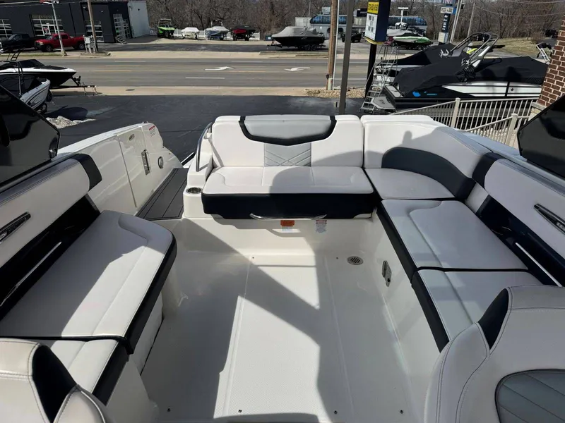 Slide: The Image of Chaparral 29 Surf 2020 - 9