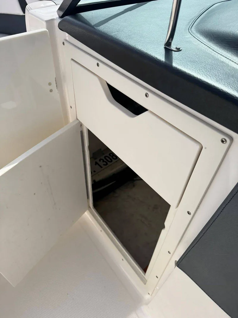 Slide: The Image of Chaparral 29 Surf 2020 - 20