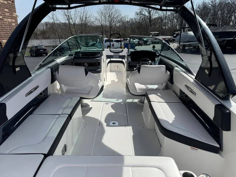 Slide: The Image of Chaparral 29 Surf 2020 - 7