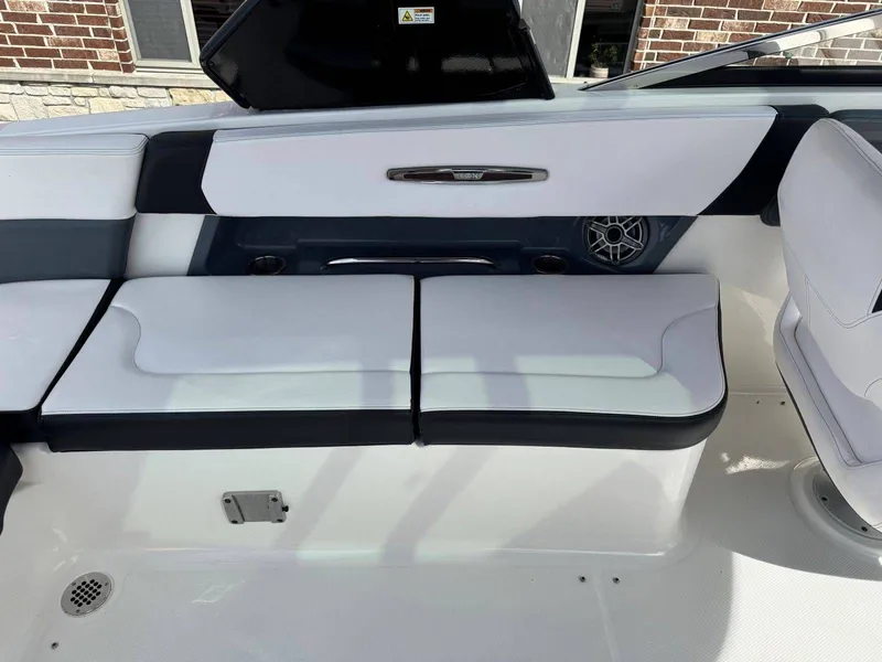 Slide: The Image of Chaparral 29 Surf 2020 - 10