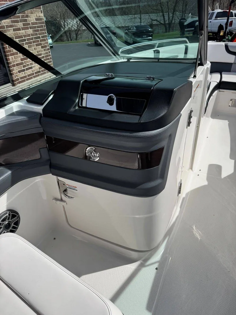 Slide: The Image of Chaparral 29 Surf 2020 - 13