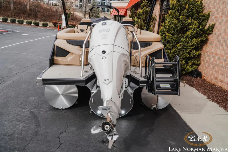 Slide: The Image of 2026 Evotti 725QL boat with powerful 350 V6 engine at Lake Norman Marina. - 4