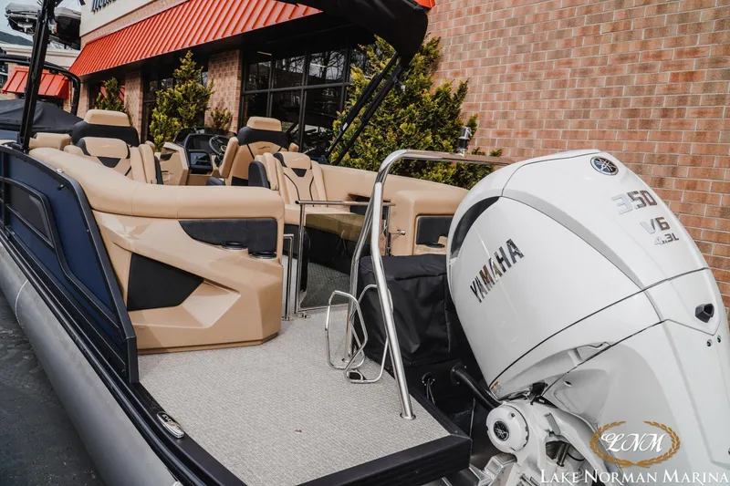 Slide: The Image of 2026 Evotti 725QL boat with Yamaha 350 V6 engine at Lake Norman Marina. - 5