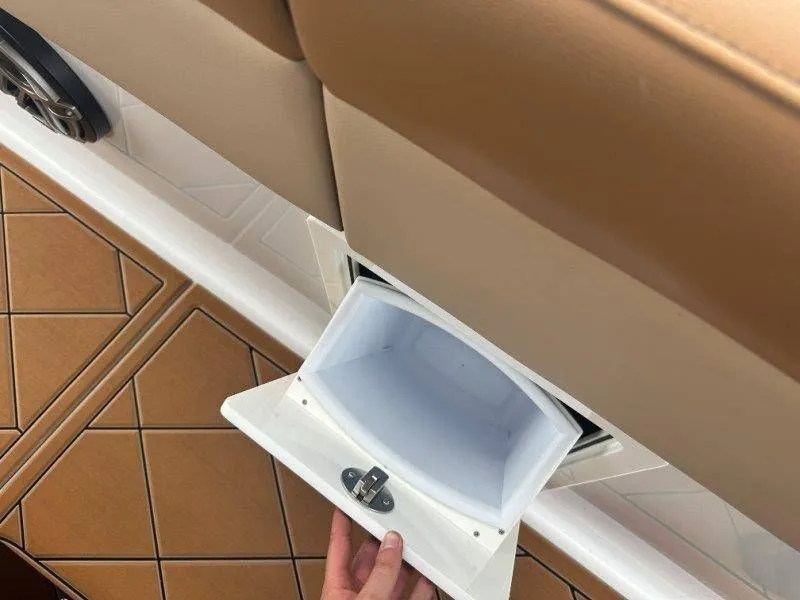 Slide: The Image of Mystic M4200 2022 - 30