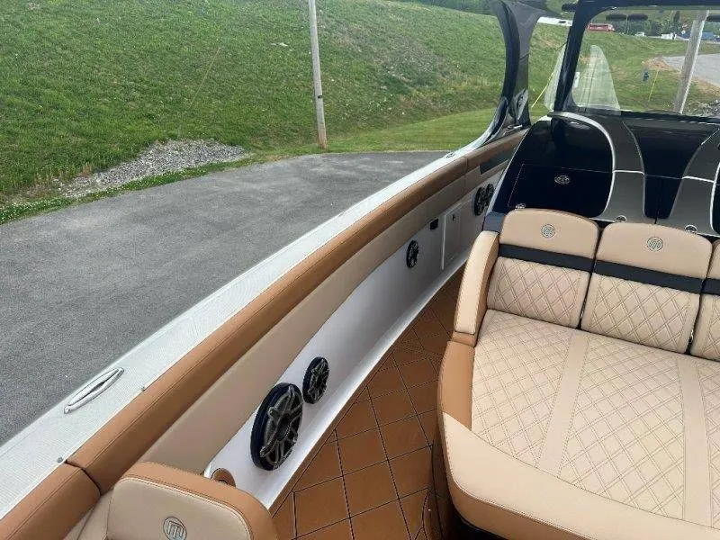 Slide: The Image of Mystic M4200 2022 - 31