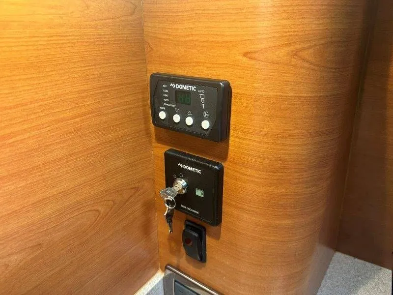 Slide: The Image of Mystic M4200 2022 - 32