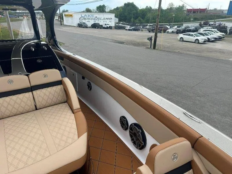 Slide: The Image of Mystic M4200 2022 - 46