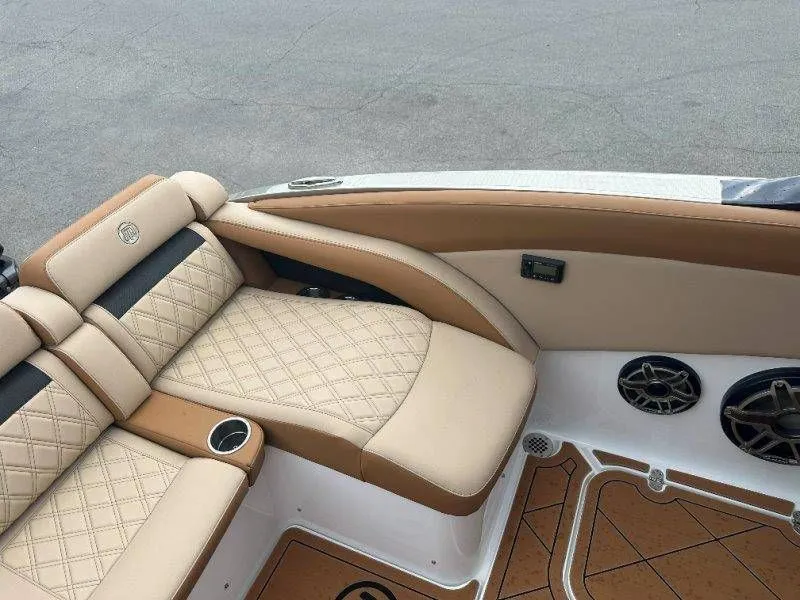 Slide: The Image of Mystic M4200 2022 - 54