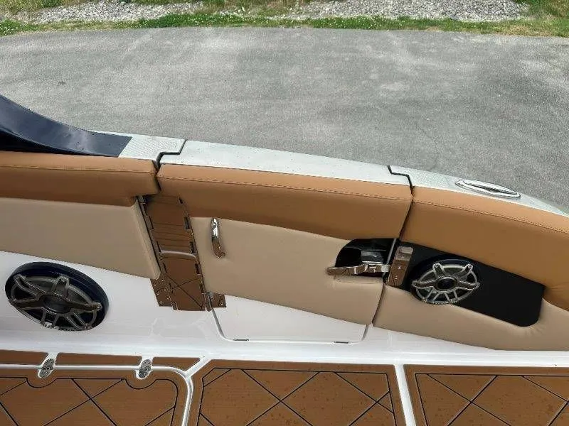 Slide: The Image of Mystic M4200 2022 - 56