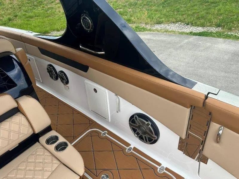 Slide: The Image of Mystic M4200 2022 - 70