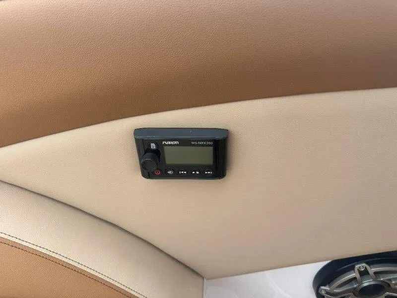 Slide: The Image of Mystic M4200 2022 - 71