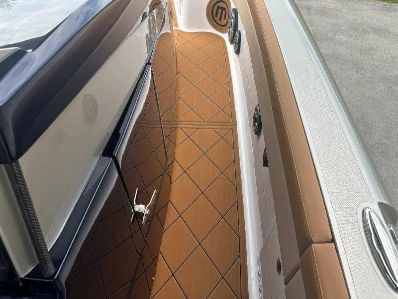 Slide: The Image of Mystic M4200 2022 - 77