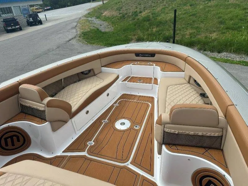 Slide: The Image of Mystic M4200 2022 - 78